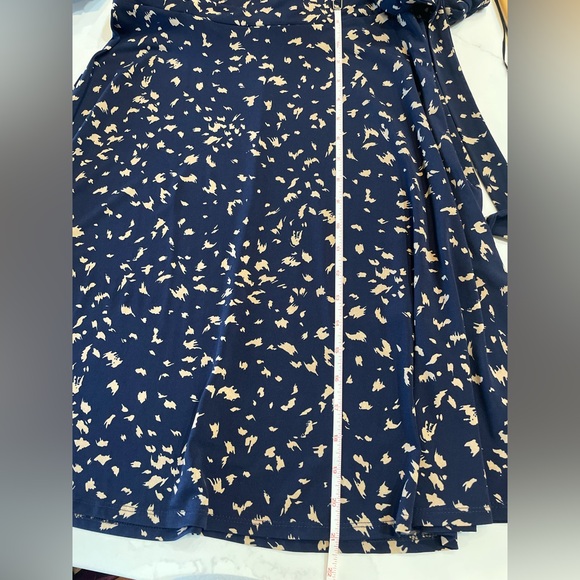 Kaileigh Navy Blue and Cream Patterned Fit & Flare Dress Size Medium - Picture 5 of 8